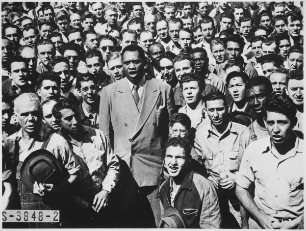 Paul Robeson Sings with War Workers